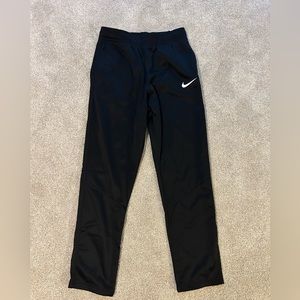 Nike boys XL standard fit sweatpants, never worn, tags on
